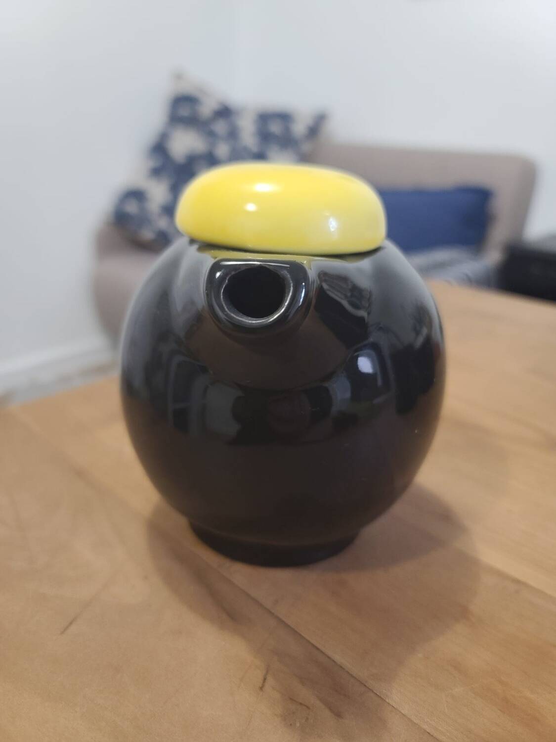 Théière en Céramique Noire et Jaune Design