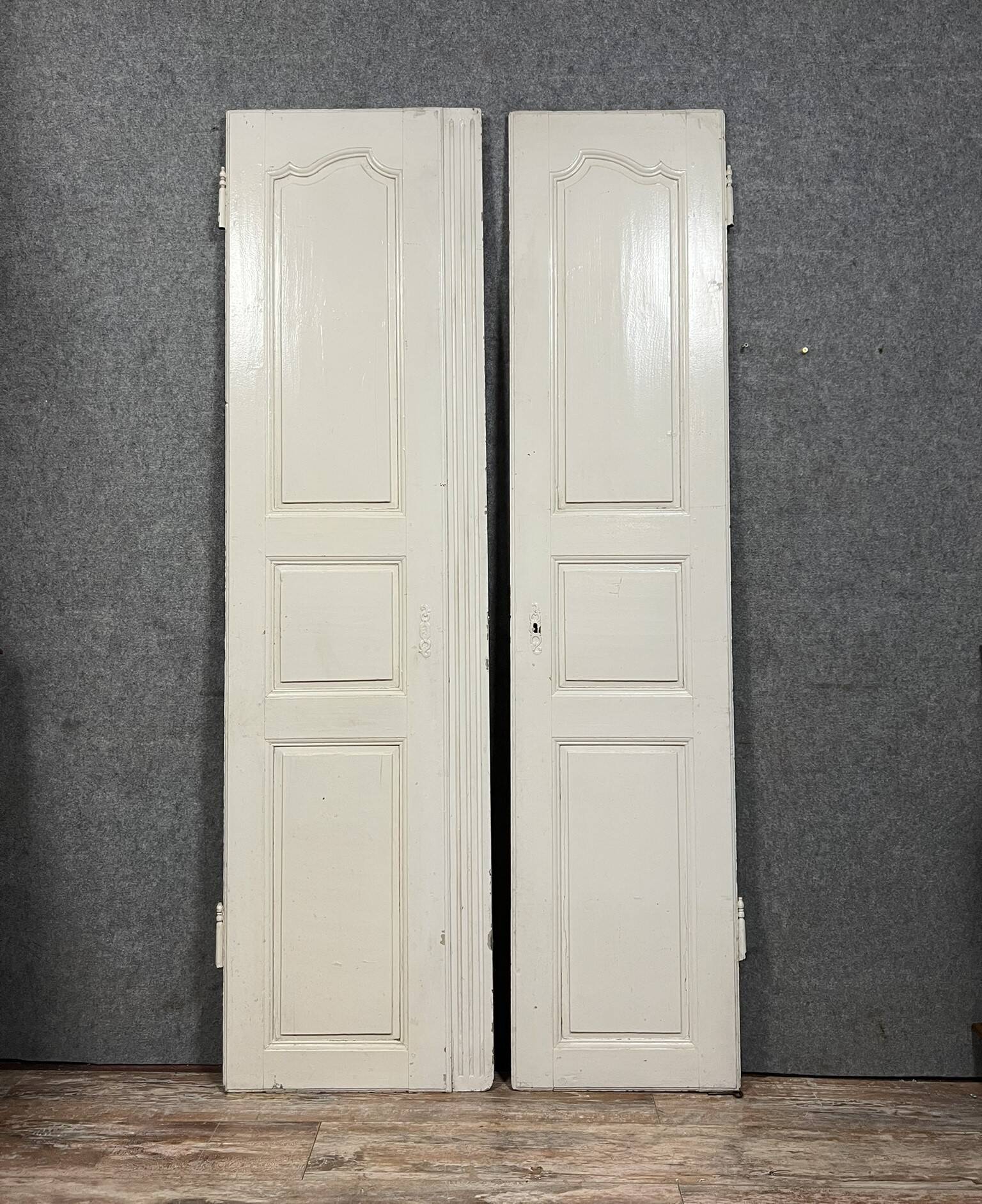 Pair of Louis XV style doors in lacquered wood from the late 18th century
