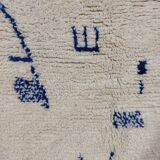 Moroccan Berber rug in cream and blue wool – 250 x 150 cm