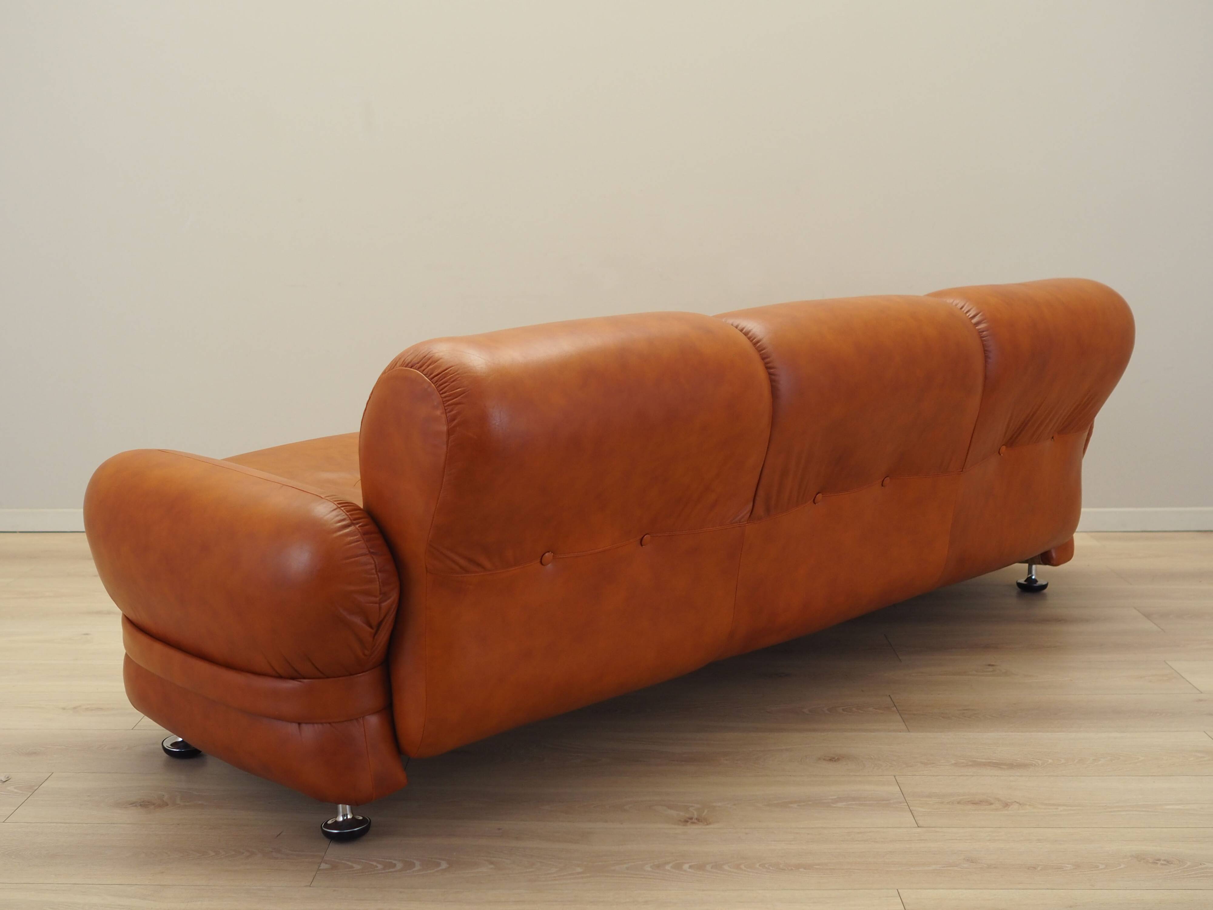 Red leather sofa, Italian design, 1970s, production: Italy