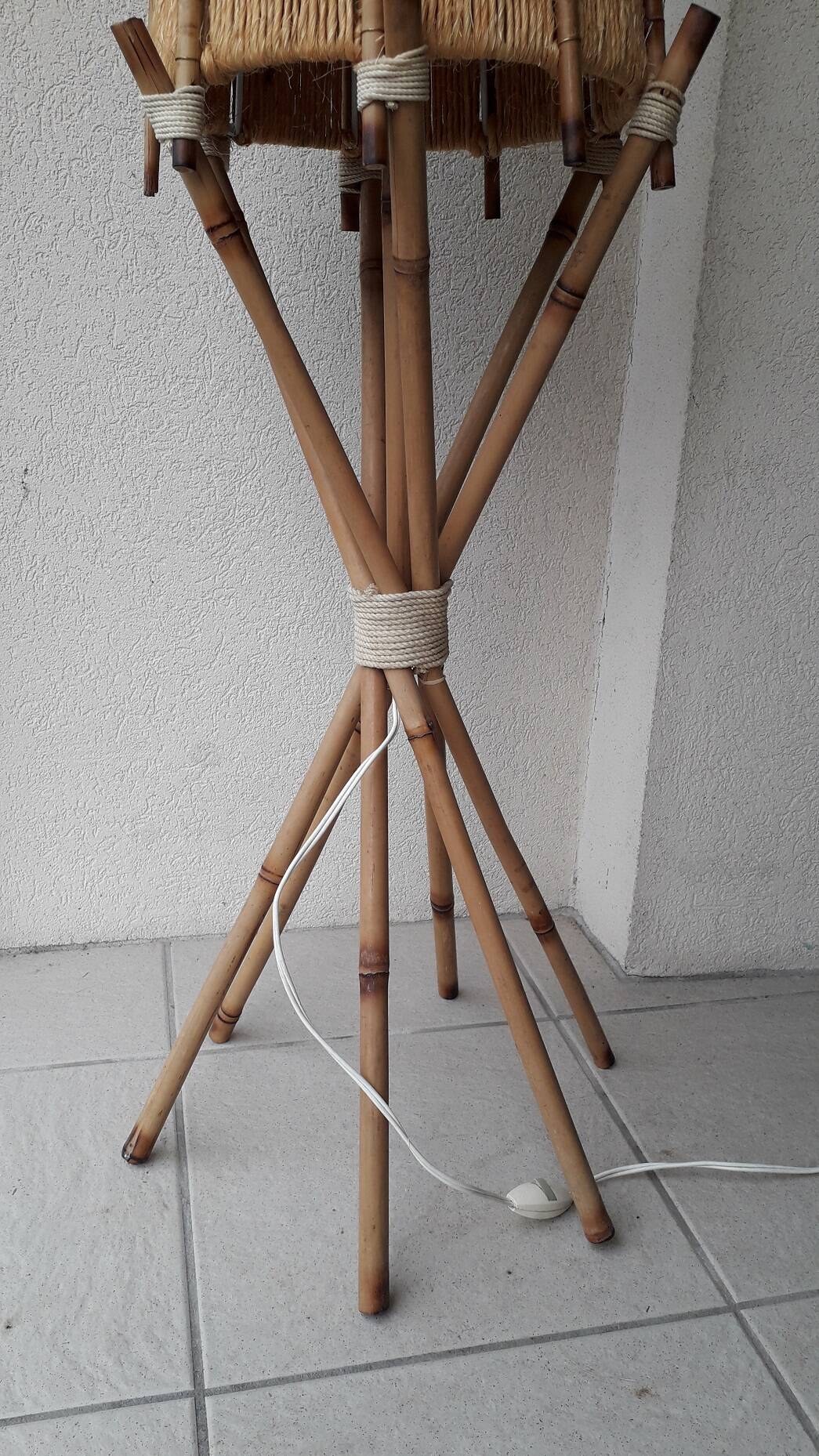 Lampadaire bambou et ficelle