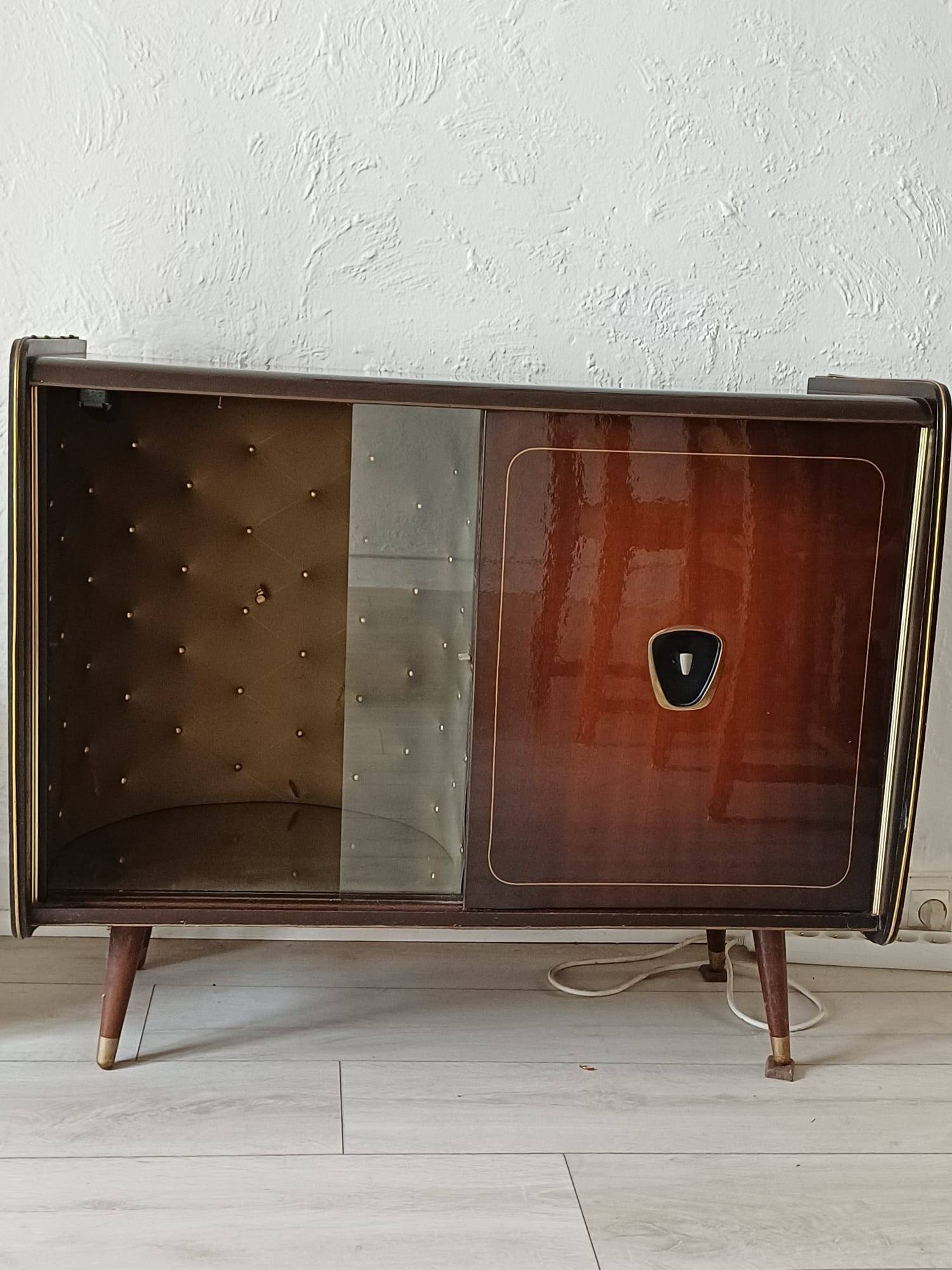 Vintage 1950s TV cabinet, with tapered legs.