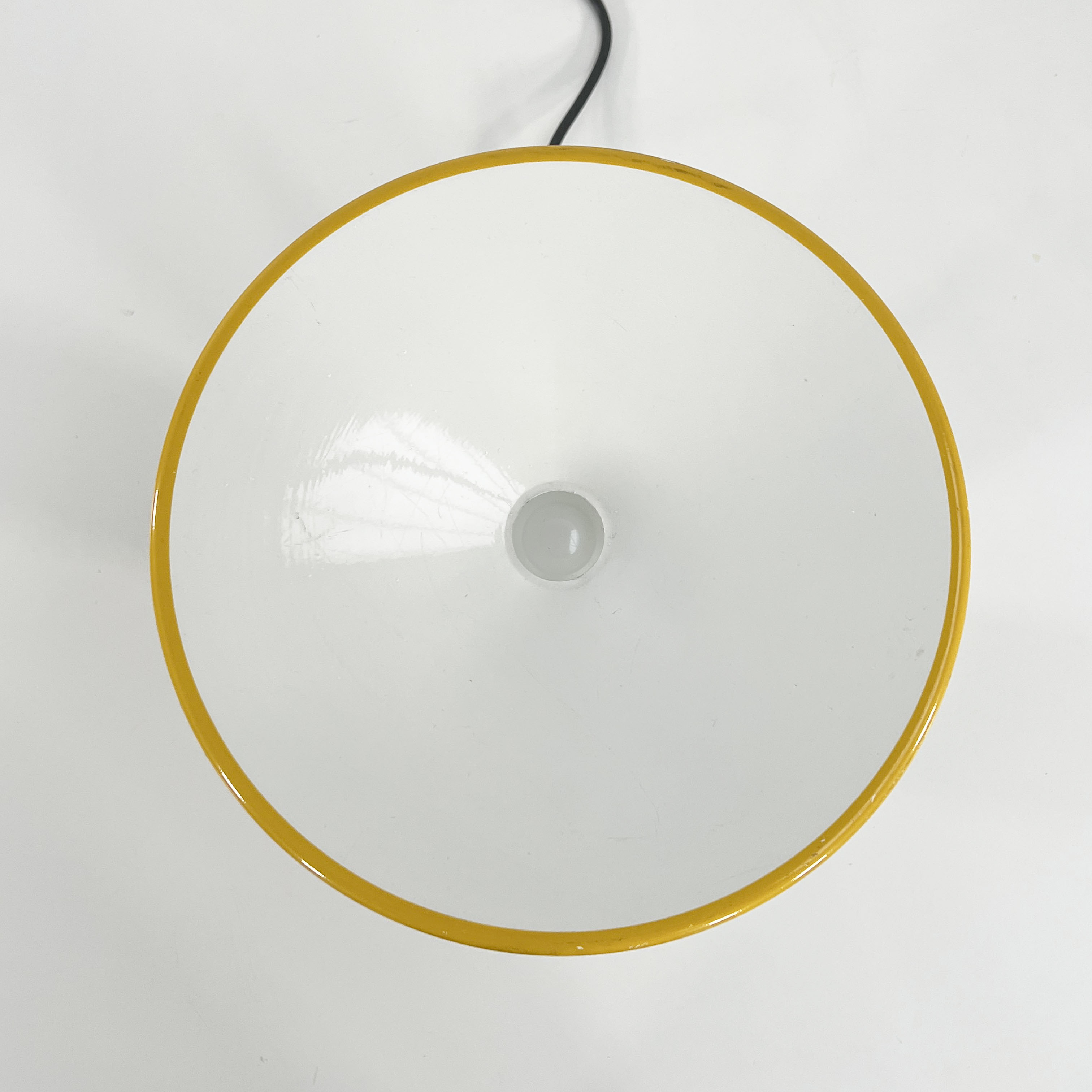 Lampe de table postmoderne  jaune et noire en métal et verre 1980
