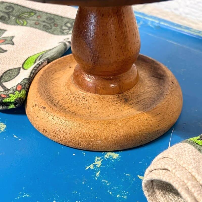 Standing wooden bowl