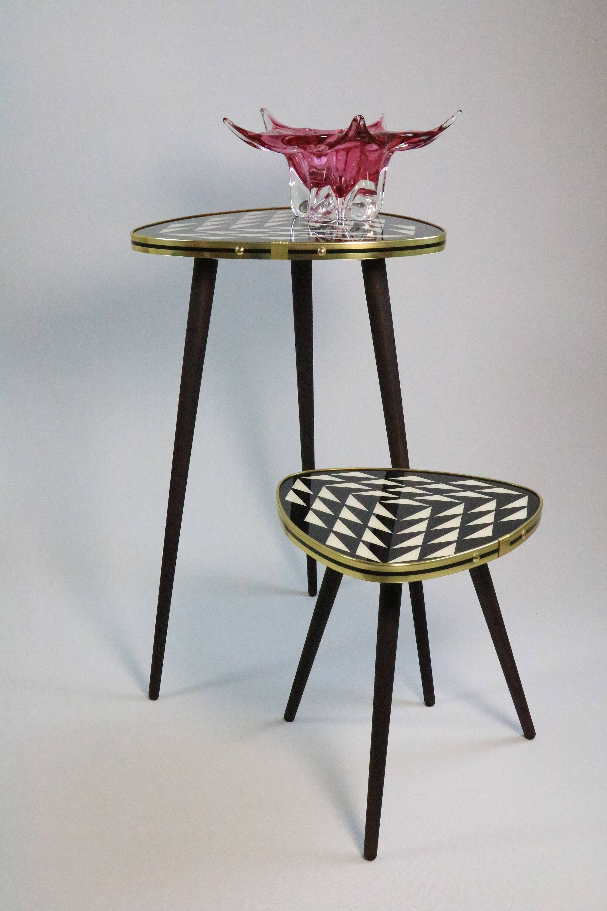 50s style side table, console, black/white, 3 elegant legs