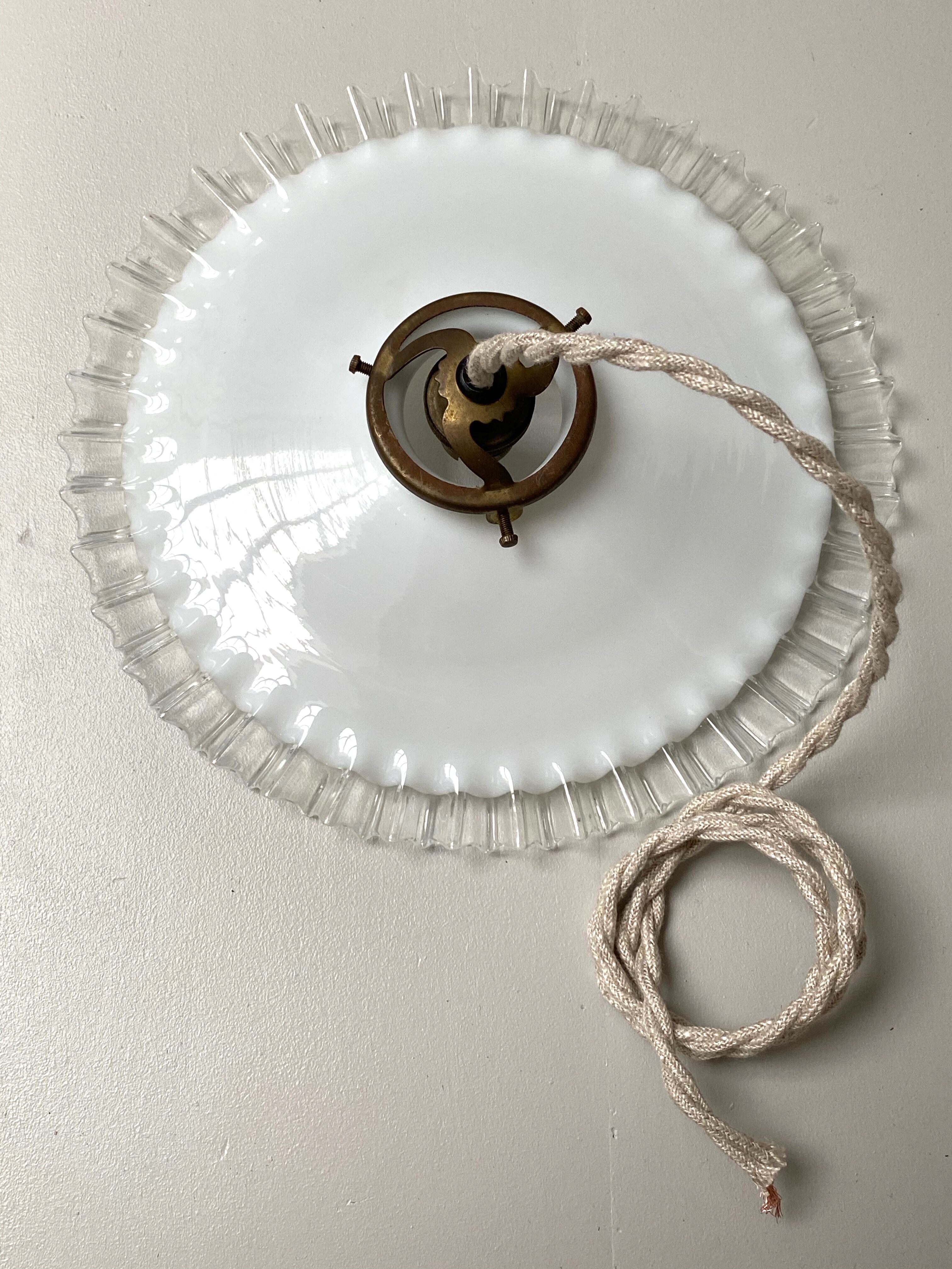 White opaline suspension