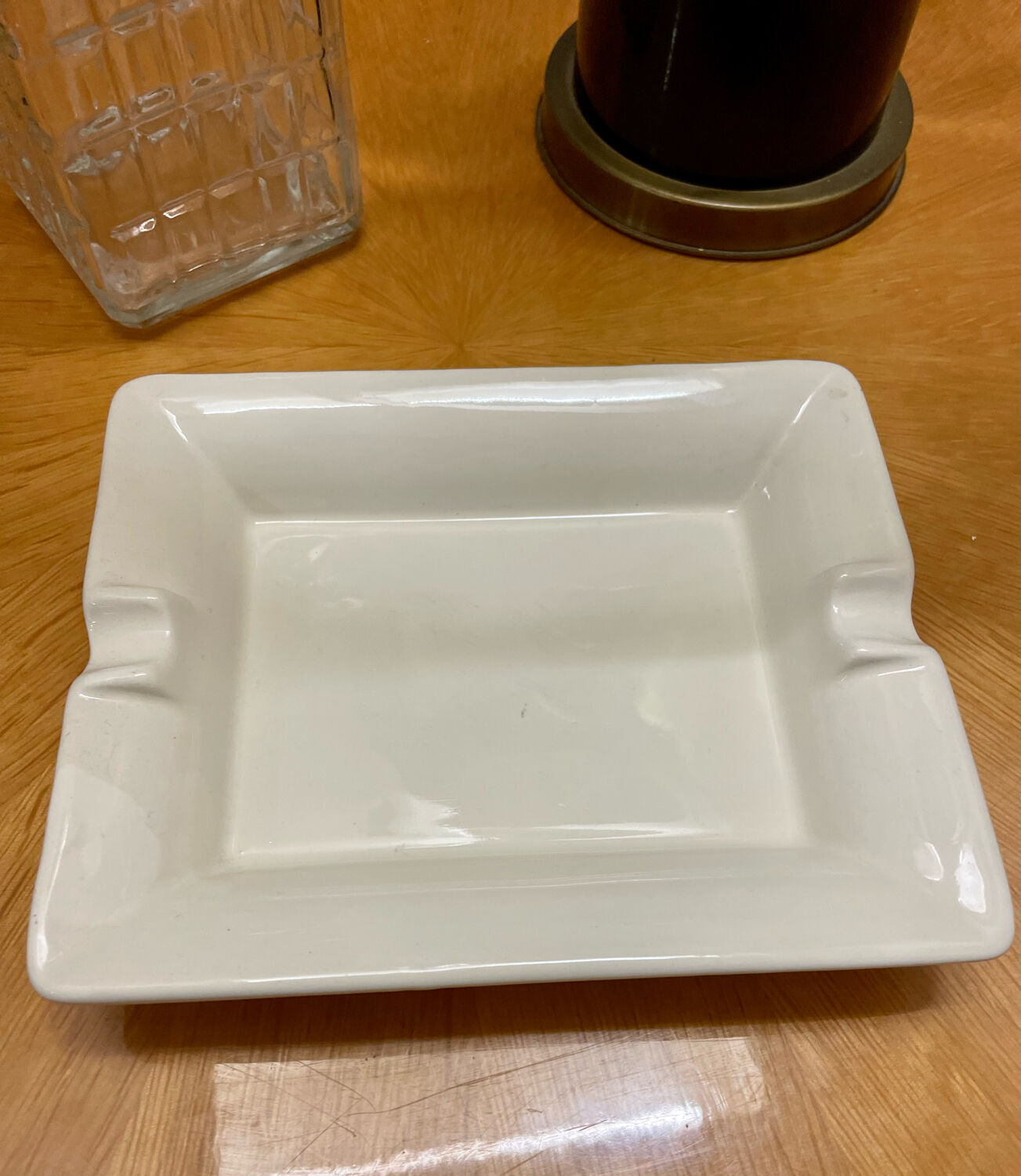 Cendrier en céramique blanc