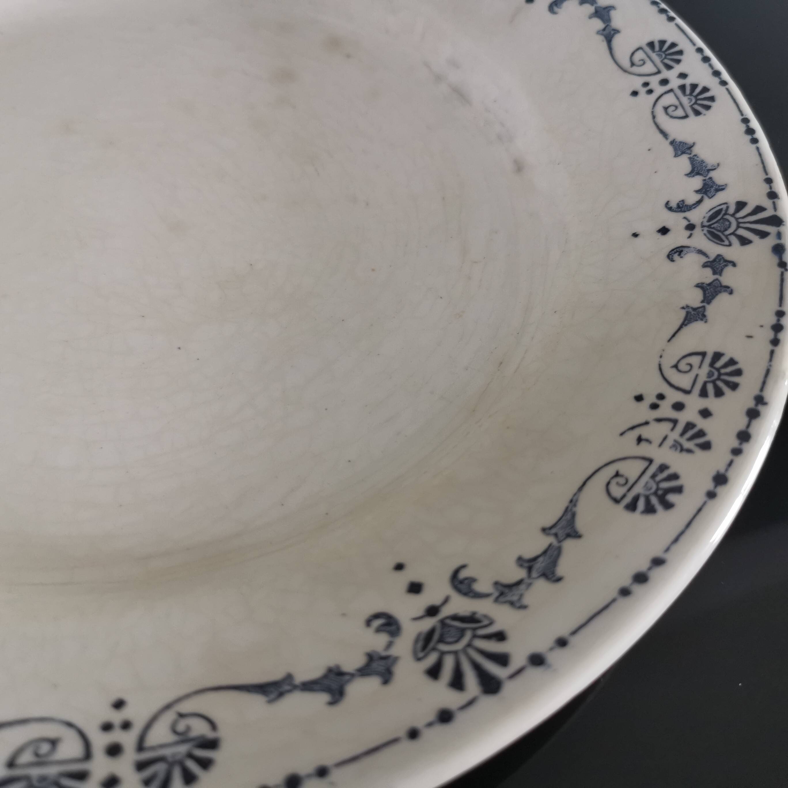 Old "Etruscan" flat plates in opaque porcelain from Gien Terre de Fer