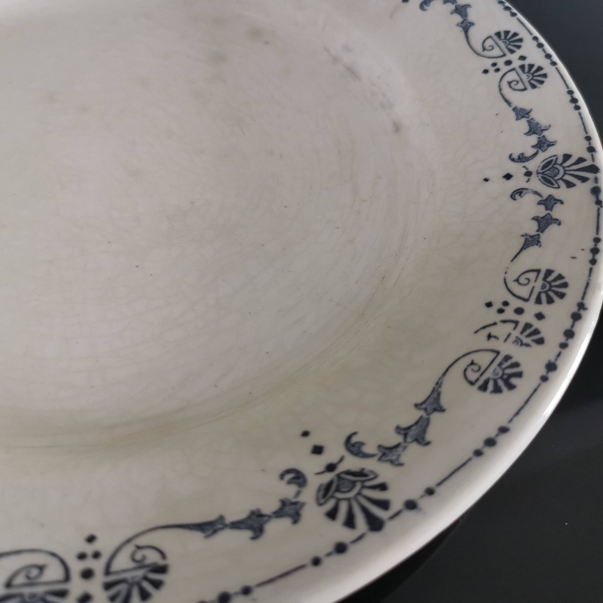 Old "Etruscan" flat plates in opaque porcelain from Gien Terre de Fer