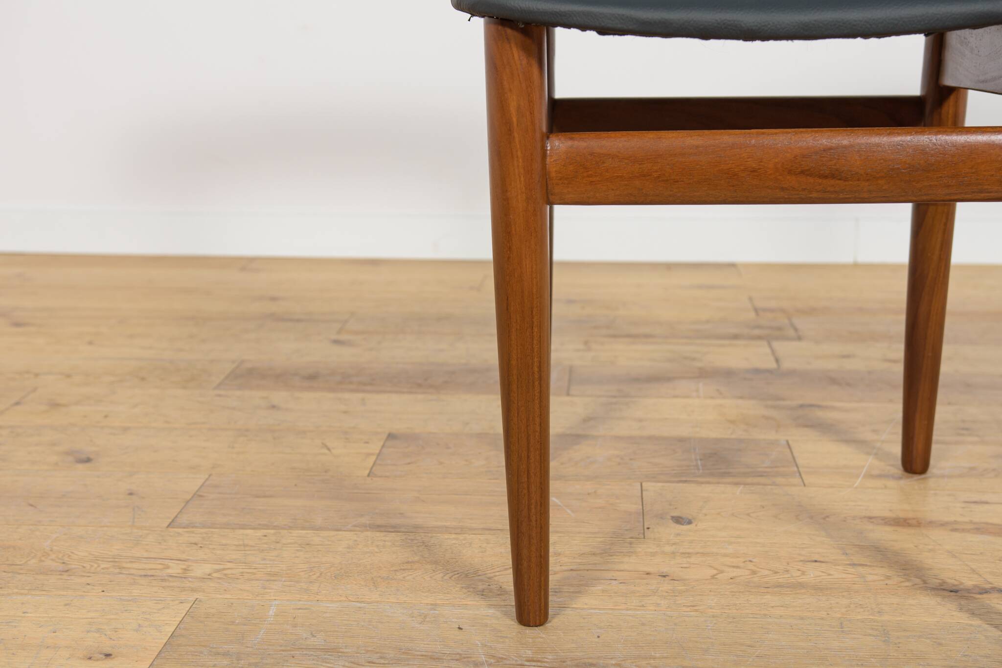 Mid-Century Teak Dining Table & Chairs by Hans Olsen for Frem Røjle.