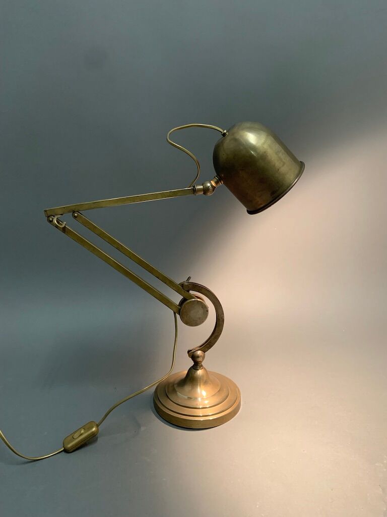 Adjustable table lamp