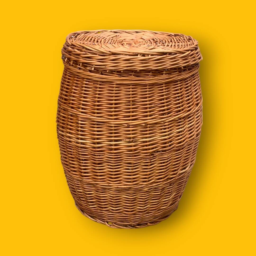 Large vintage wicker basket with lid – circa 1960