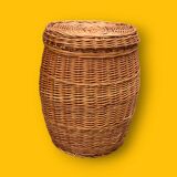 Large vintage wicker basket with lid – circa 1960