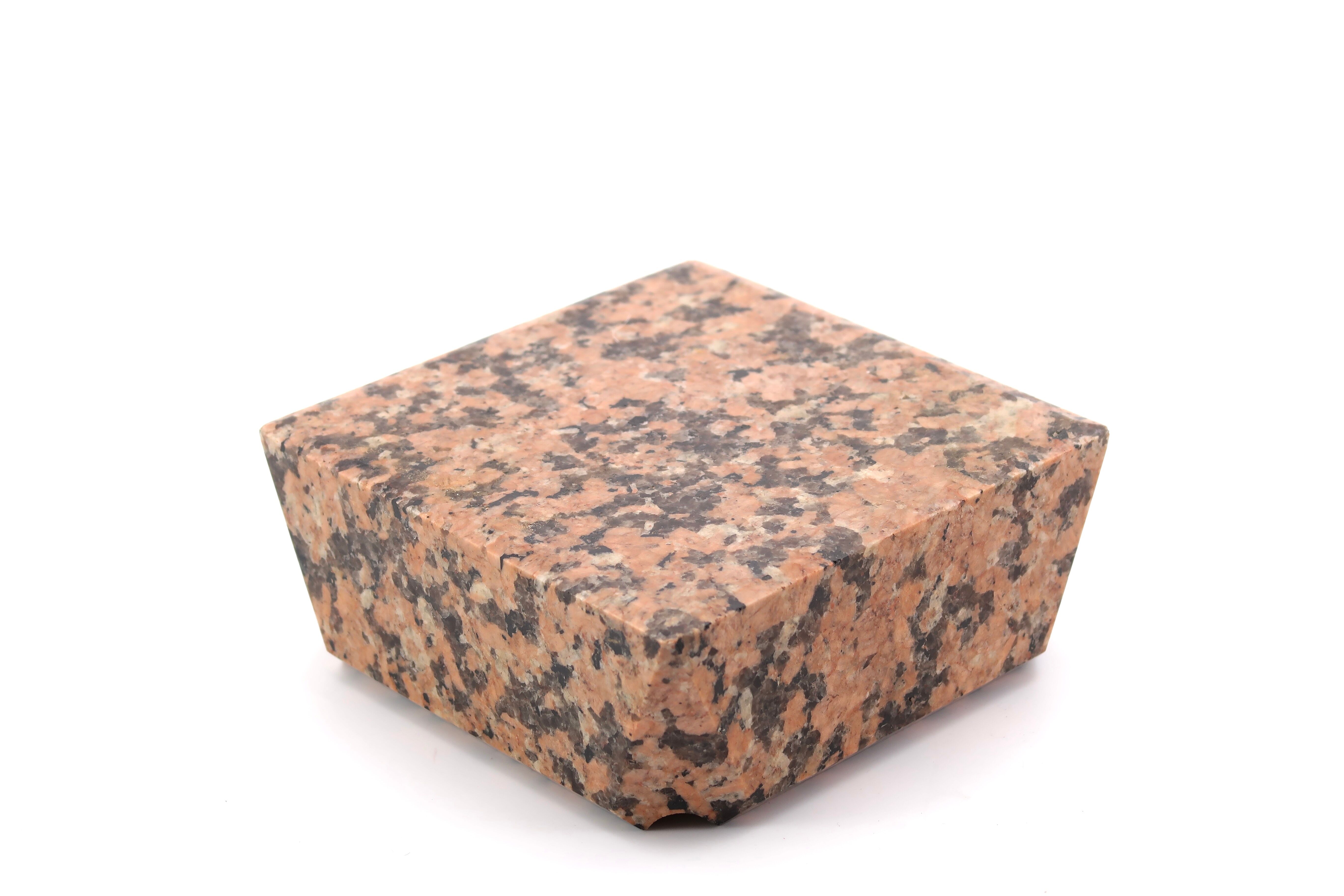 Cendrier en granit rose, années 50