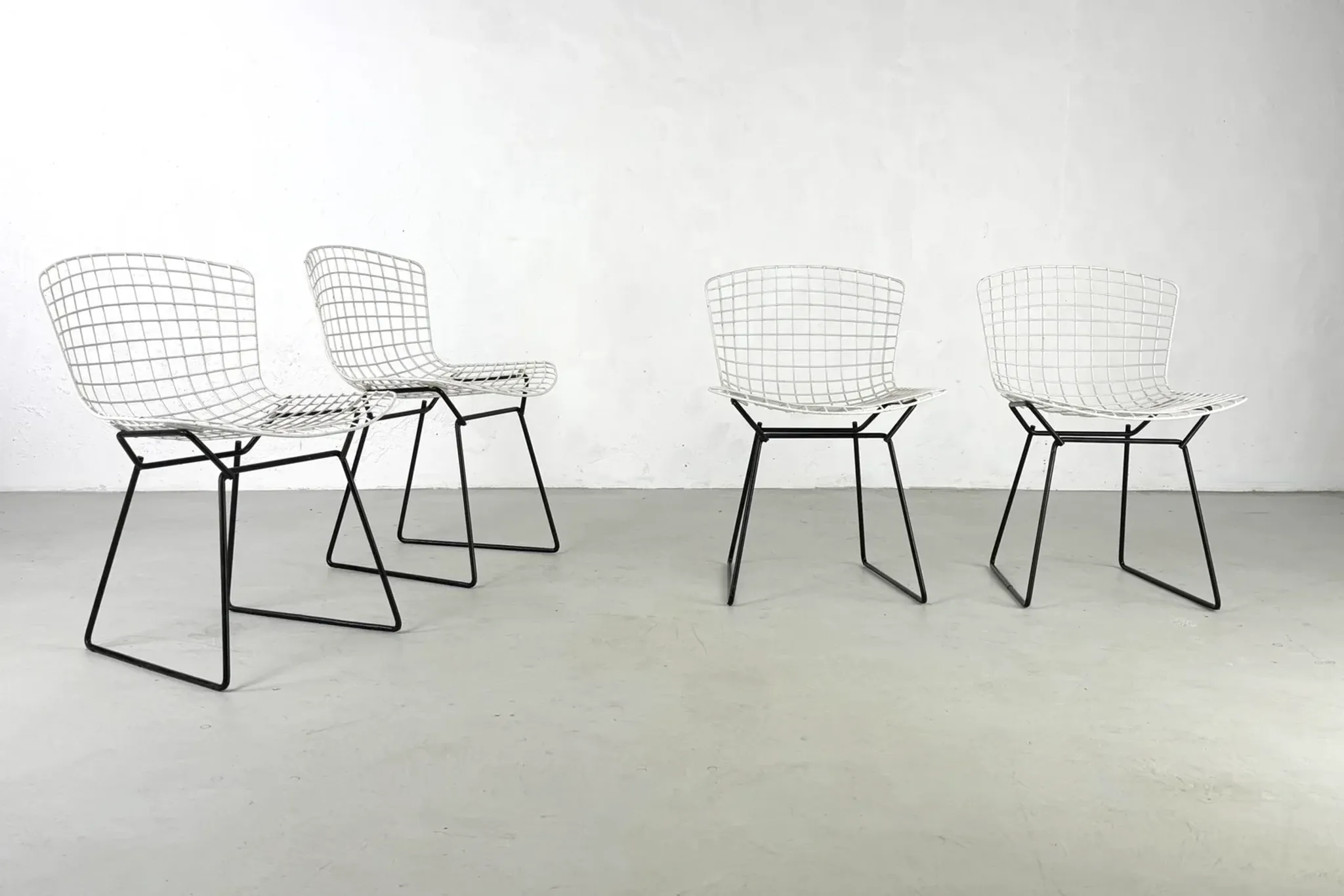 Set of 4 chairs model 420 by Harry Bertoia for Knoll – 1950s
