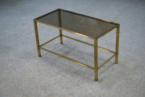 Table basse en laiton et verre fumé 1950