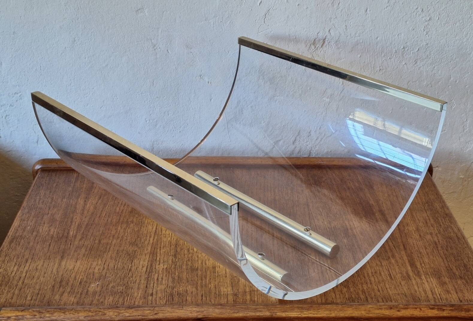 Italian magazine rack in acrylic and solid brass, 1970s