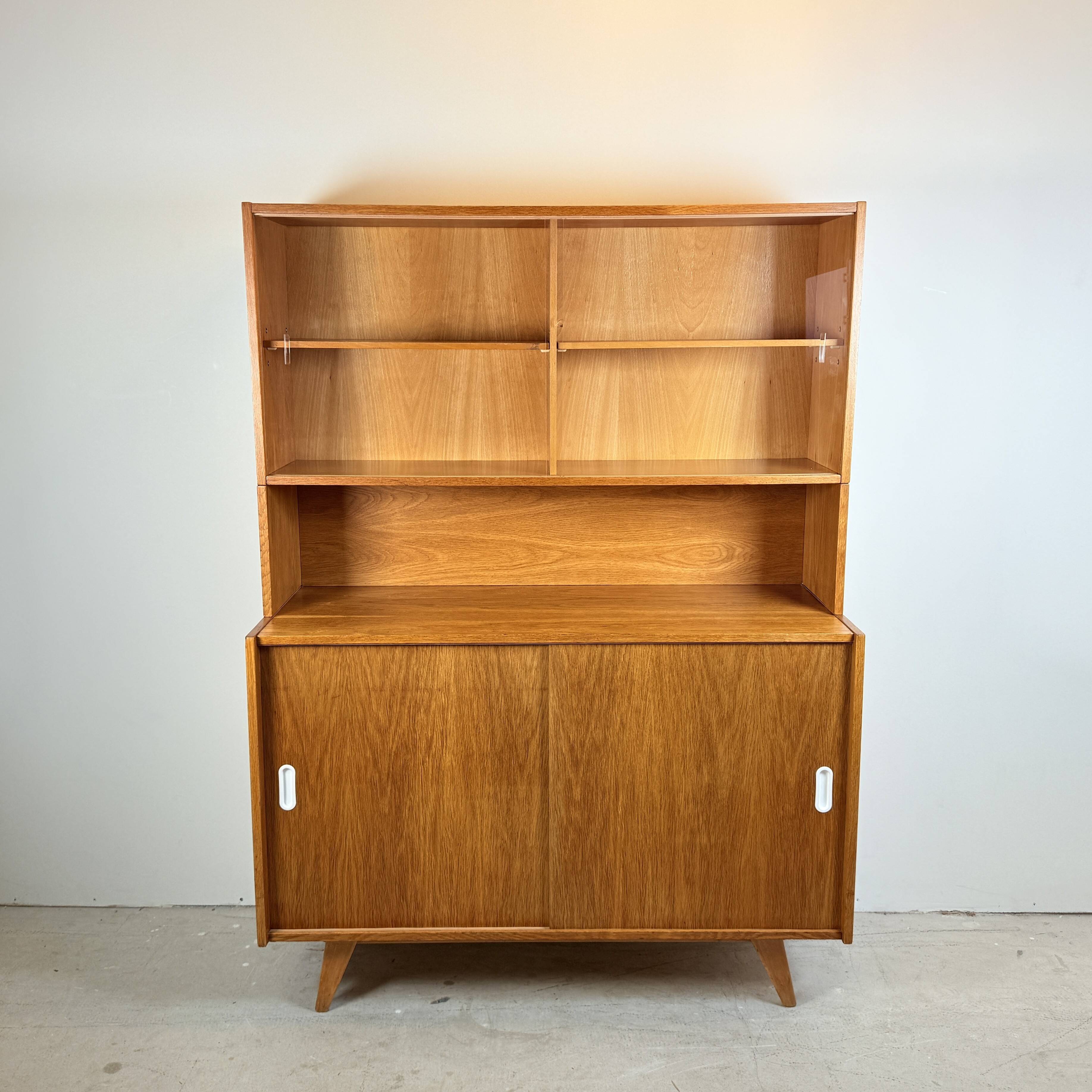 Modular Highboard U452, Jiroutek