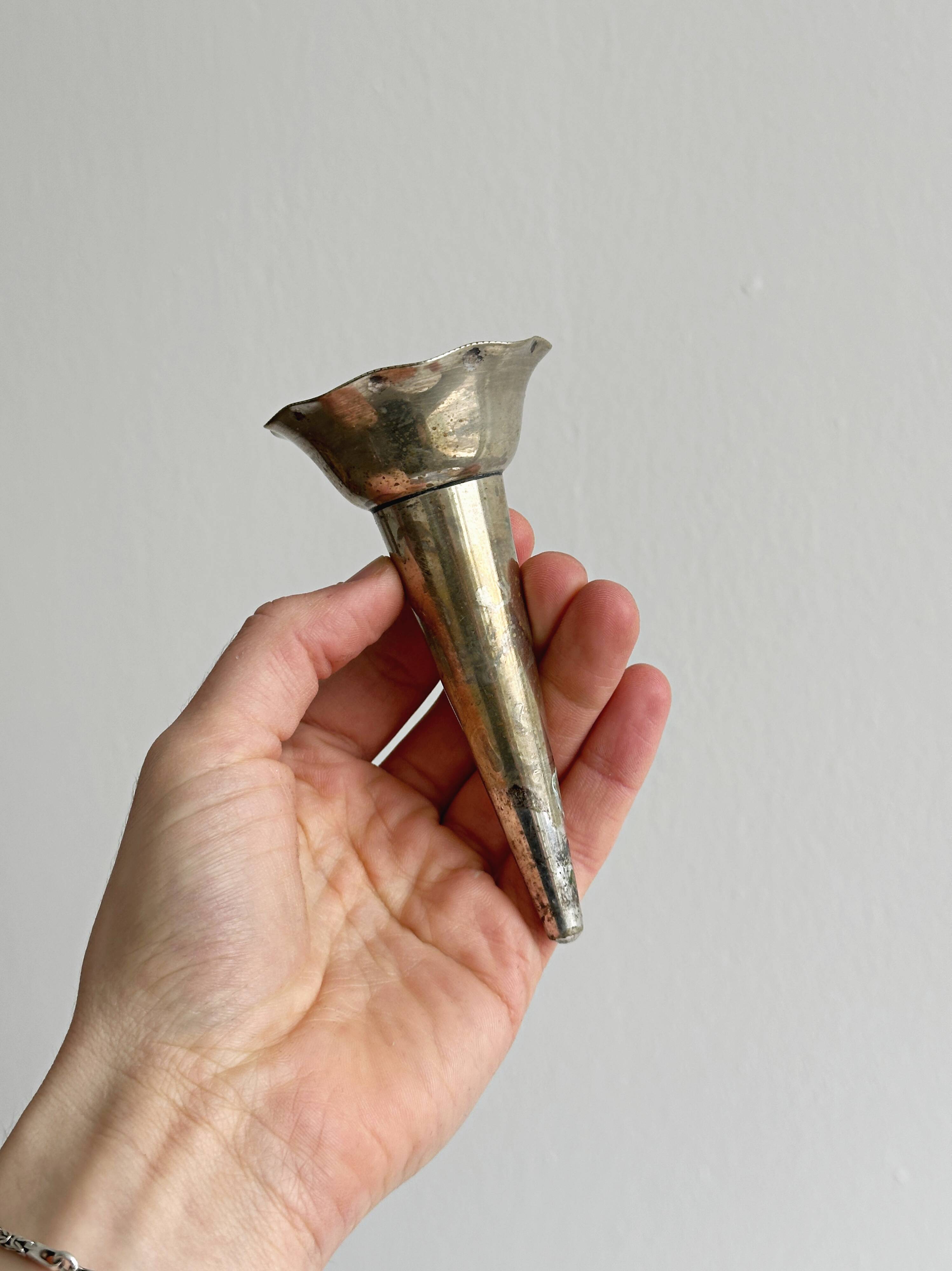 Small vintage metal soliflore vase, very lightweight.