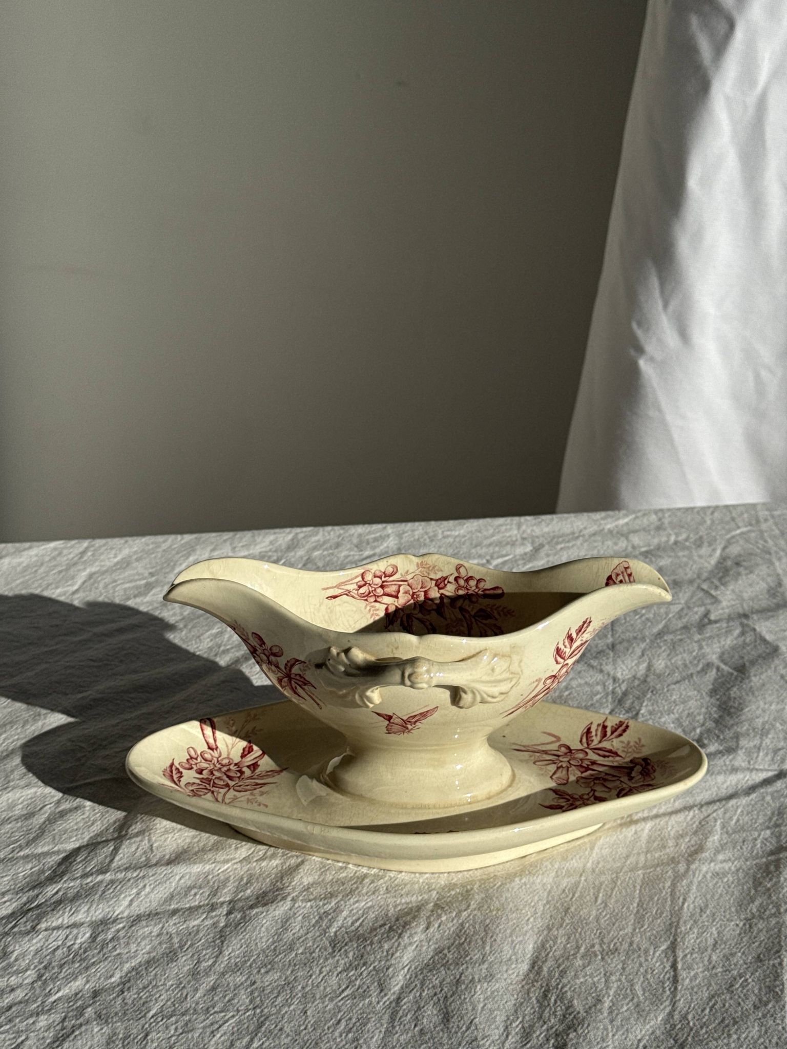 Saucier ancienne en faïence rose de Badonviller modèle Jasmin