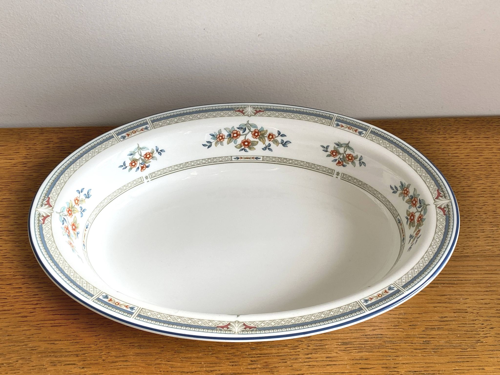 Wedgwood English porcelain serving dish / vegetable dish, Hampshire decor