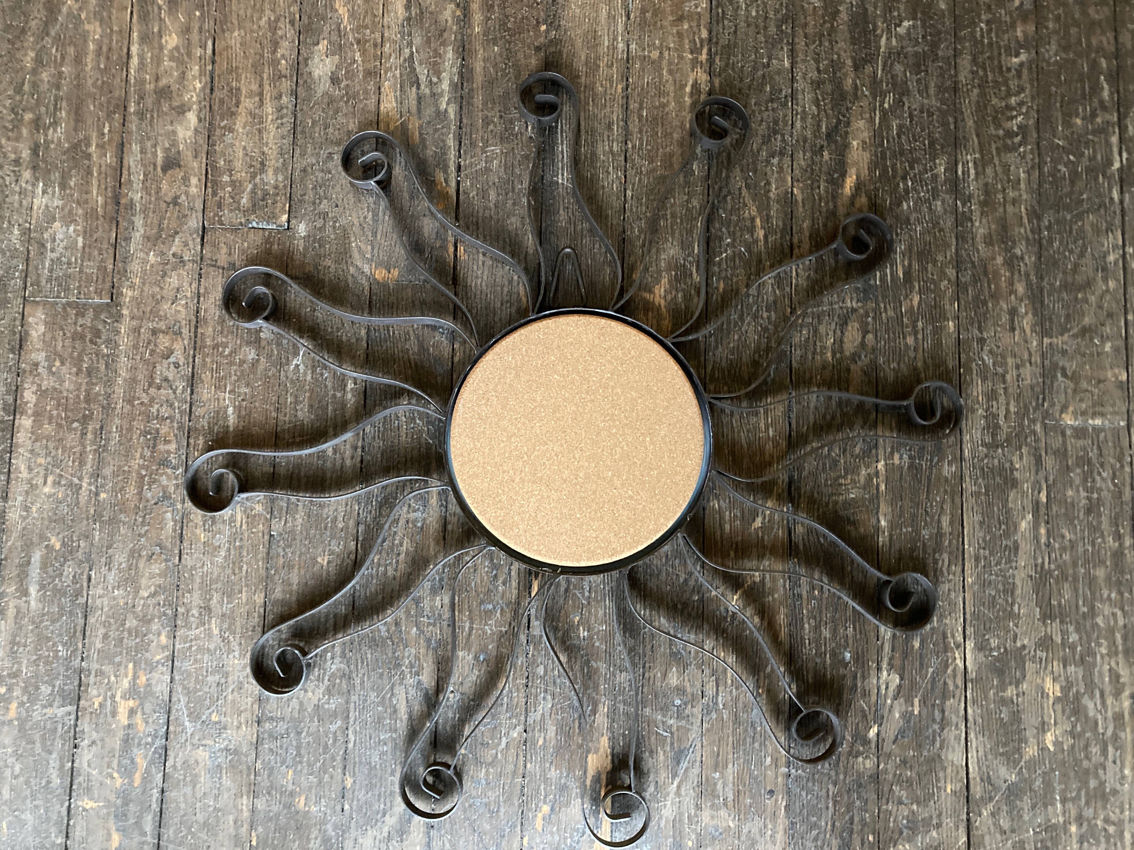 Miroir soleil en fer ondulé 1960 D58cm