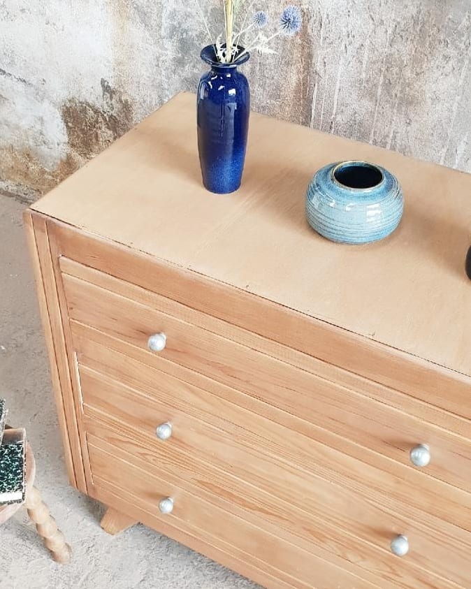 Vintage chest of drawers