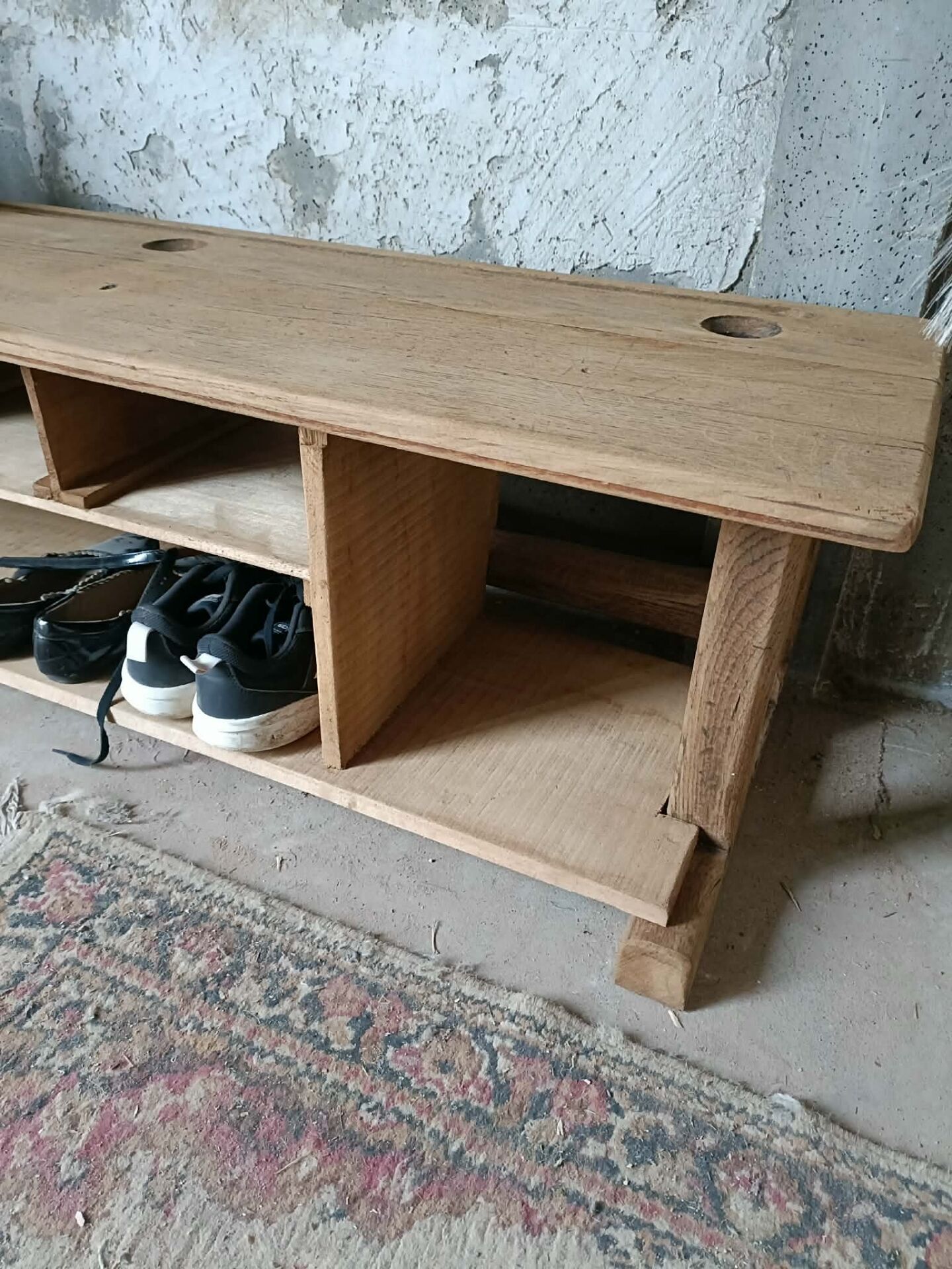 Entrance bench