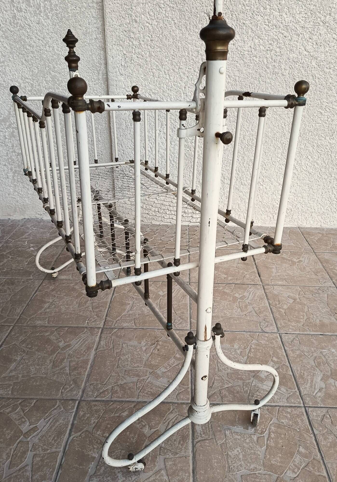 Berceau vintage Lit bébé en métal