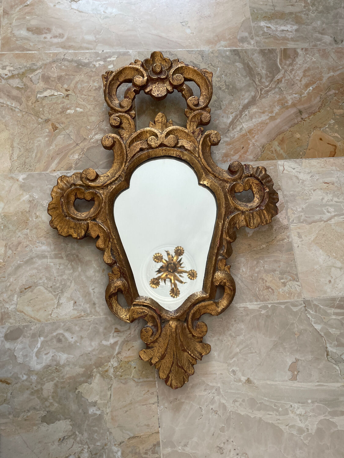 Miroir en bois doré style baroque Louis XIV, 39x67 cm