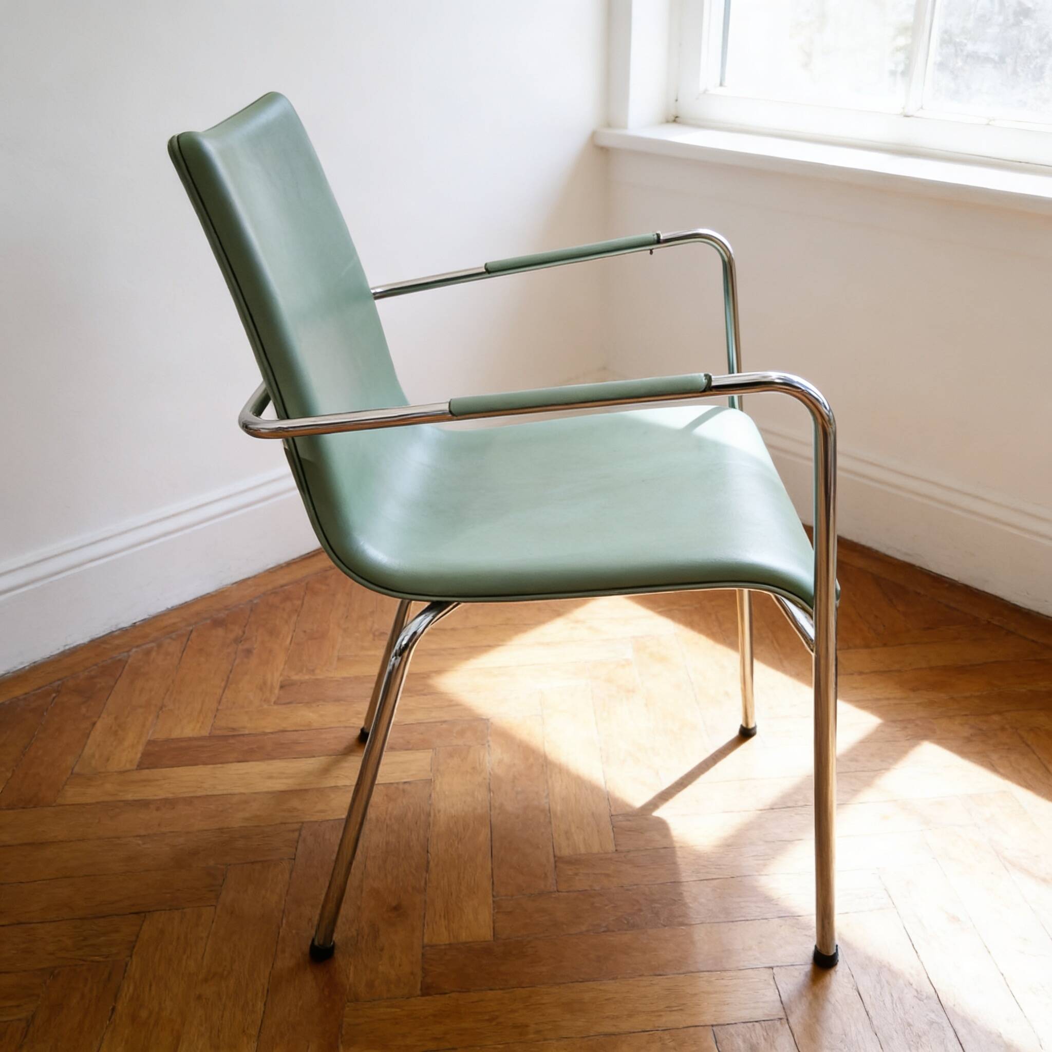 Set of 8 designer visitor chairs