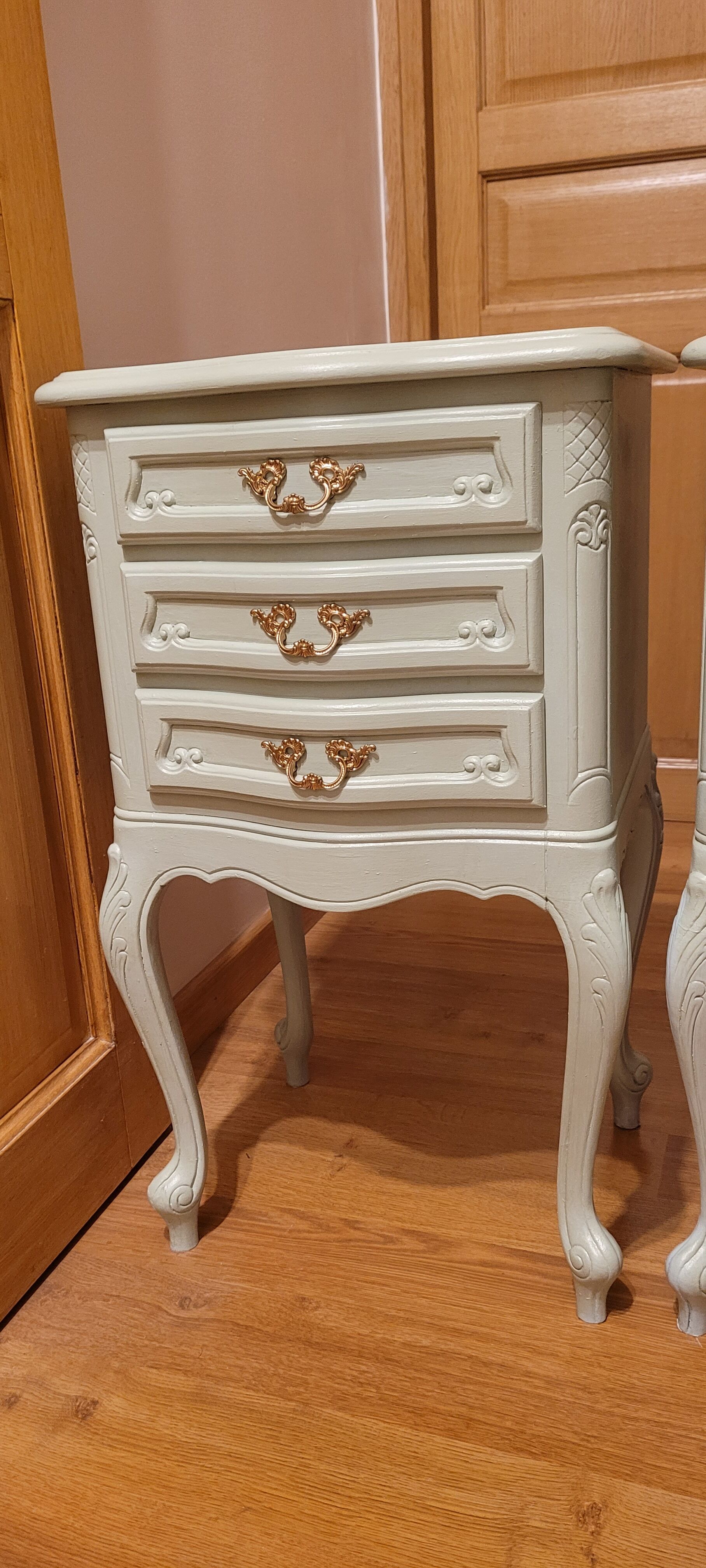 2 bedside tables