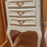 2 bedside tables