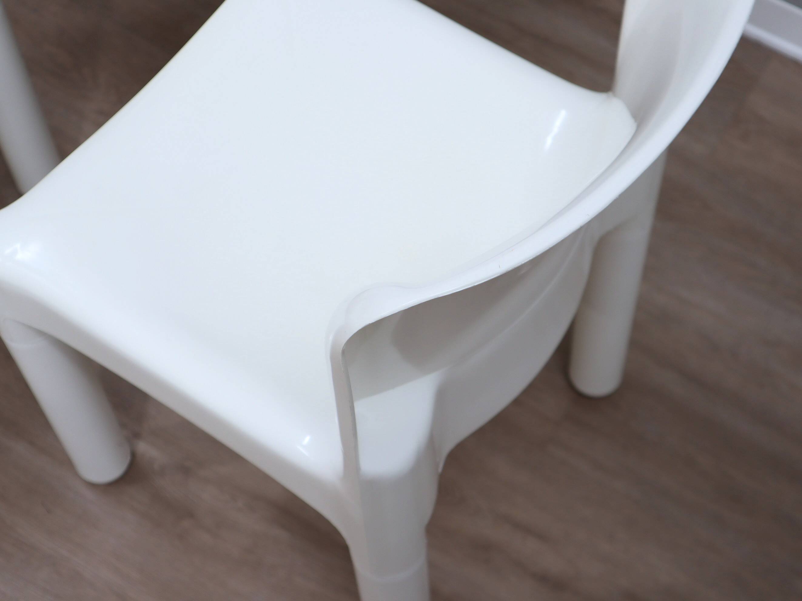 1970s Kartell Model 4875 chair by Carlo Bartoli white color, one piece