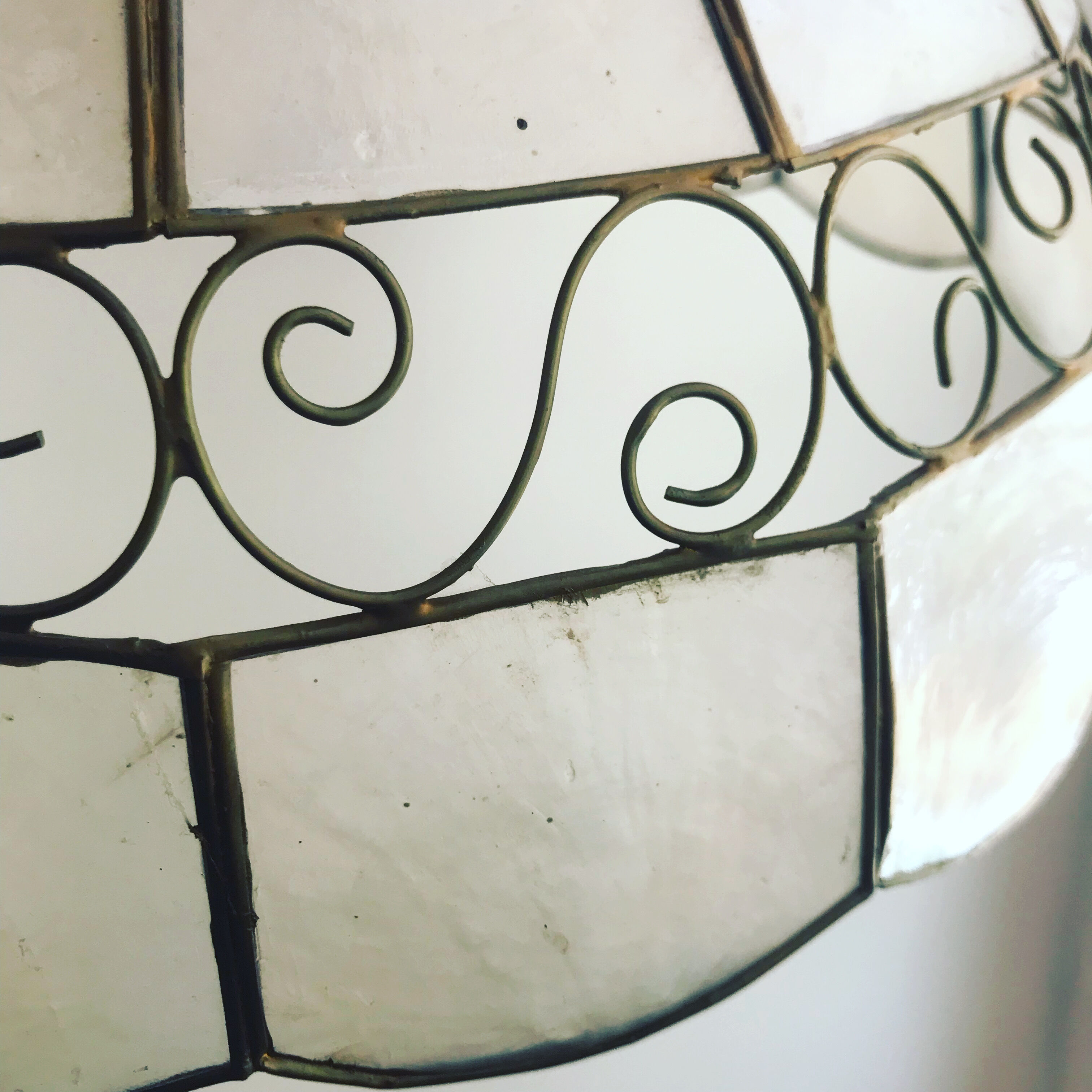 Vintage suspension in brass and mother-of-pearl