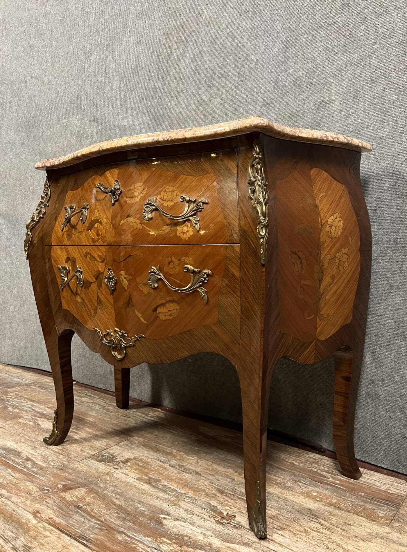 Louis XV style curved chest of drawers in marquetry