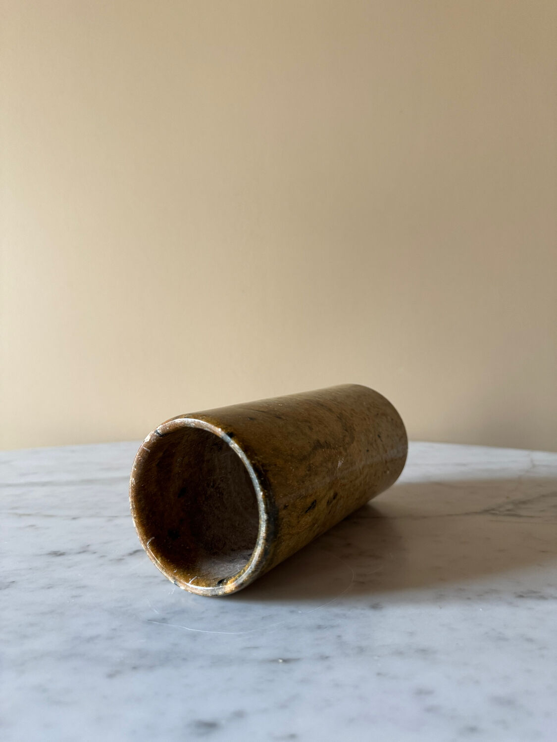 Round marble tube vase