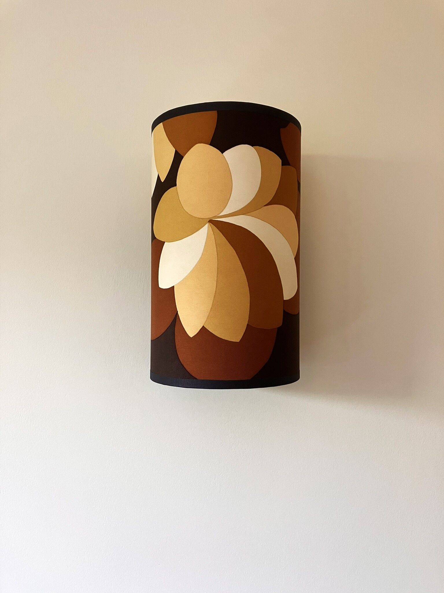 Vintage 70s printed flower wall lamp - Mid Century fabric