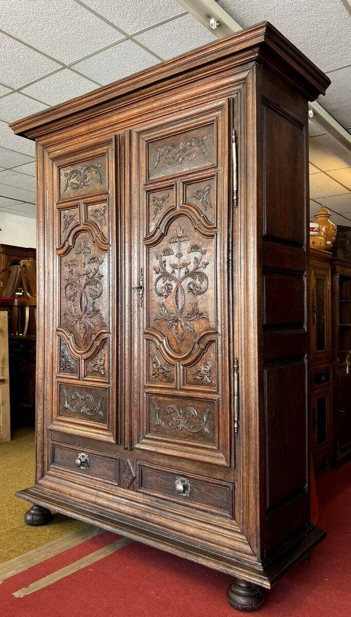 Armoire époque Louis XIII En Chêne Sculpté
