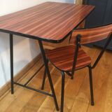 Bureau et chaise en formica