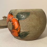 Bonbonnière en céramique beige et fleurs orange pot vintage 1970 sucrier