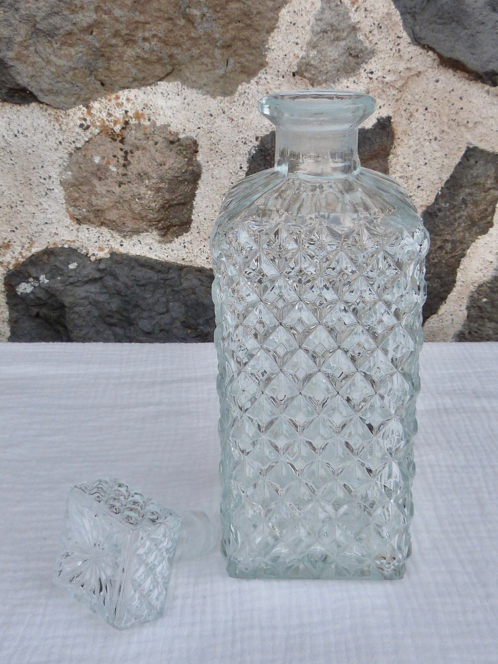 Glass whisky decanter