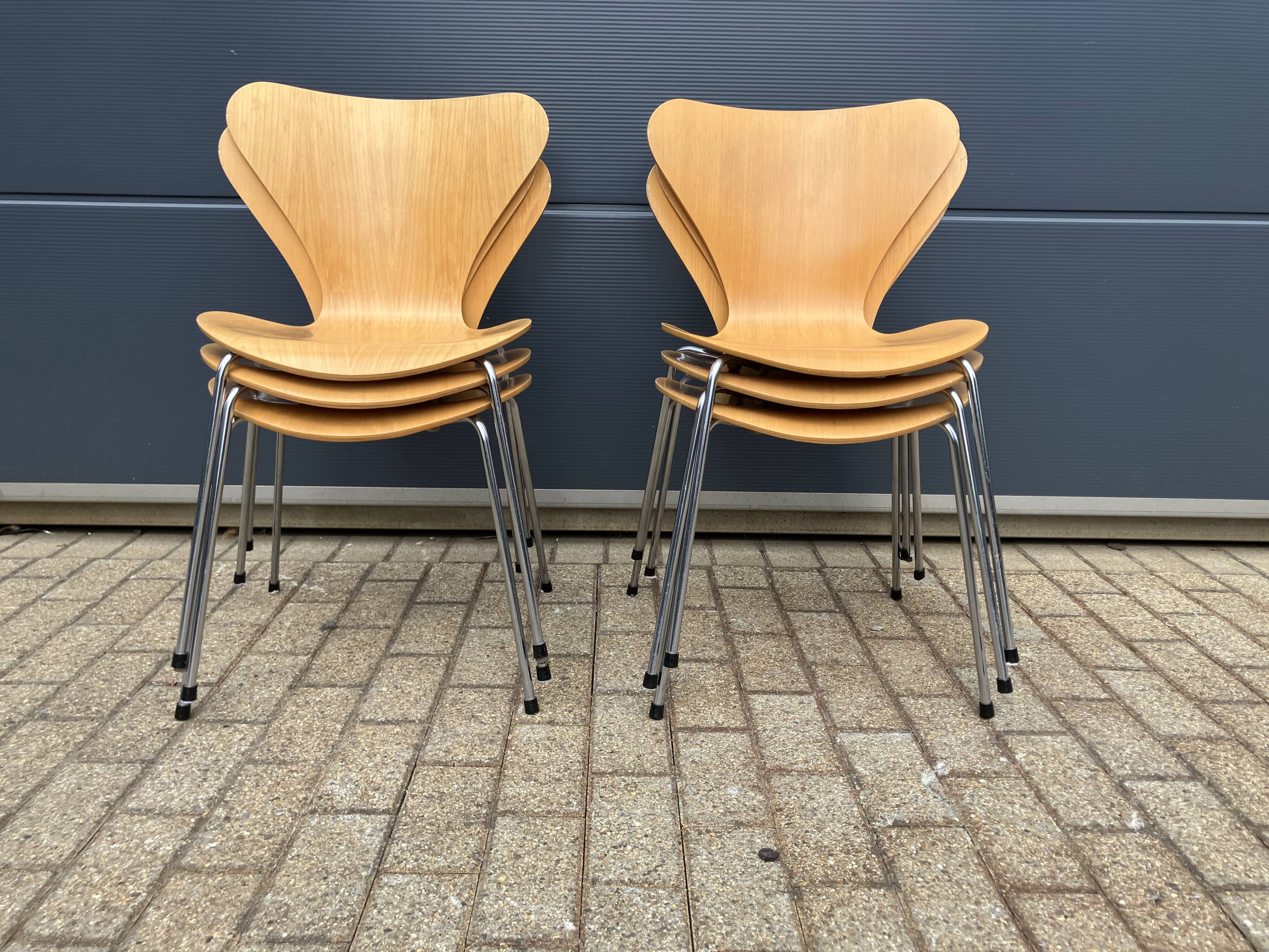 Fritz Hansen series 7 Vlinderstoelen naturel hout 1988