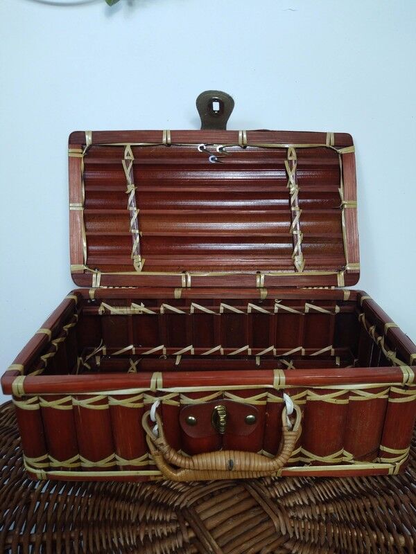 Vintage bamboo valisette