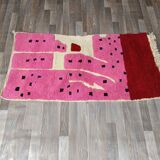 Handwoven Moroccan rug, natural wool, 250cm x 150cm, elegant decoration.