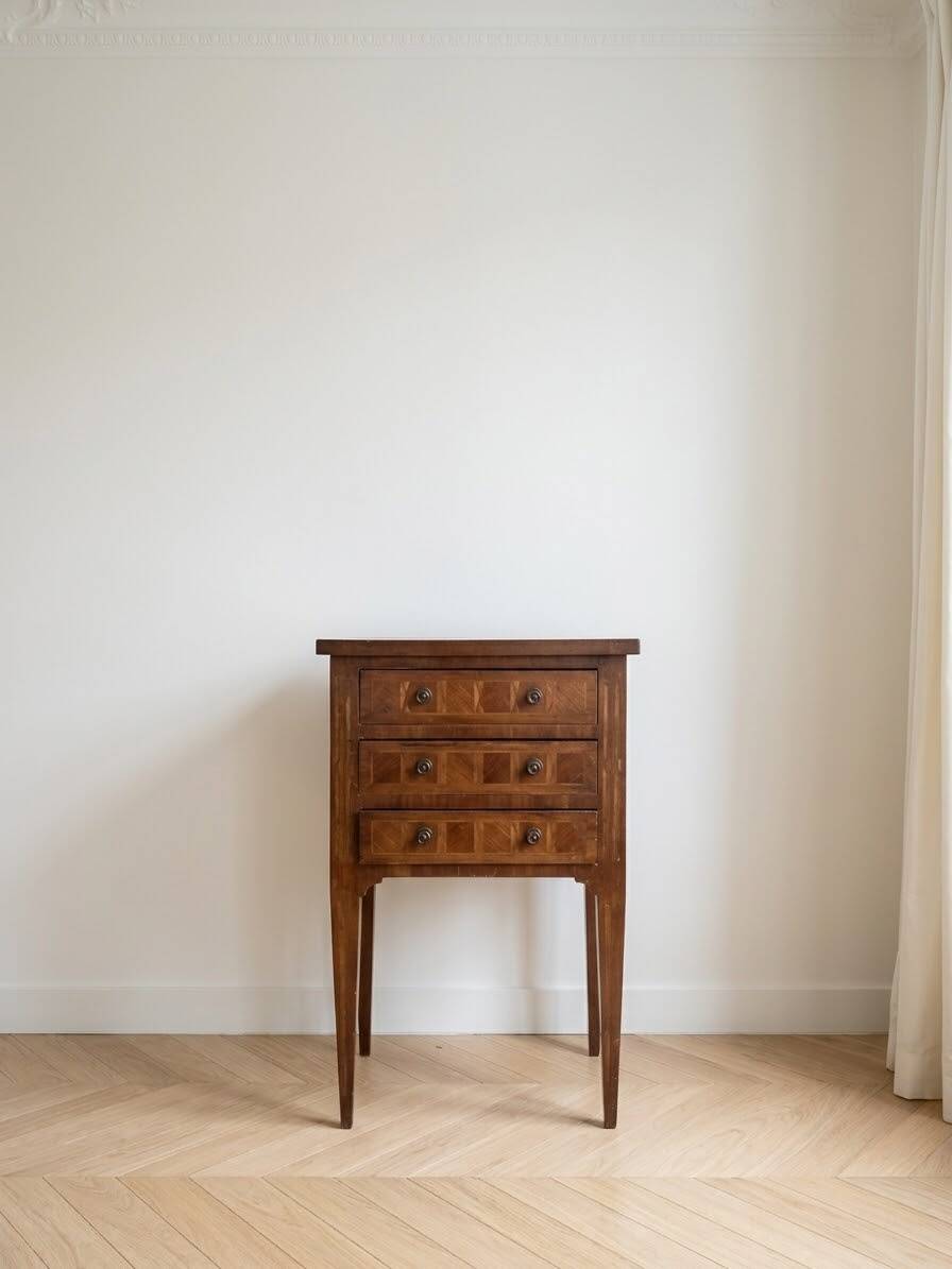 Chest of drawers / Bedside table in marquetry – 3 drawers – Louis XVI style