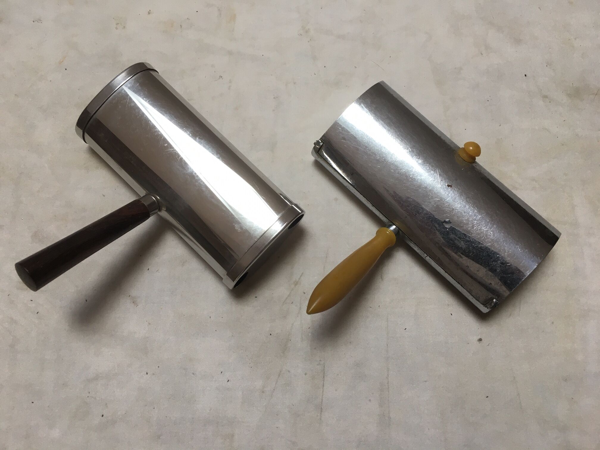 Picks crumbs, circa 1930