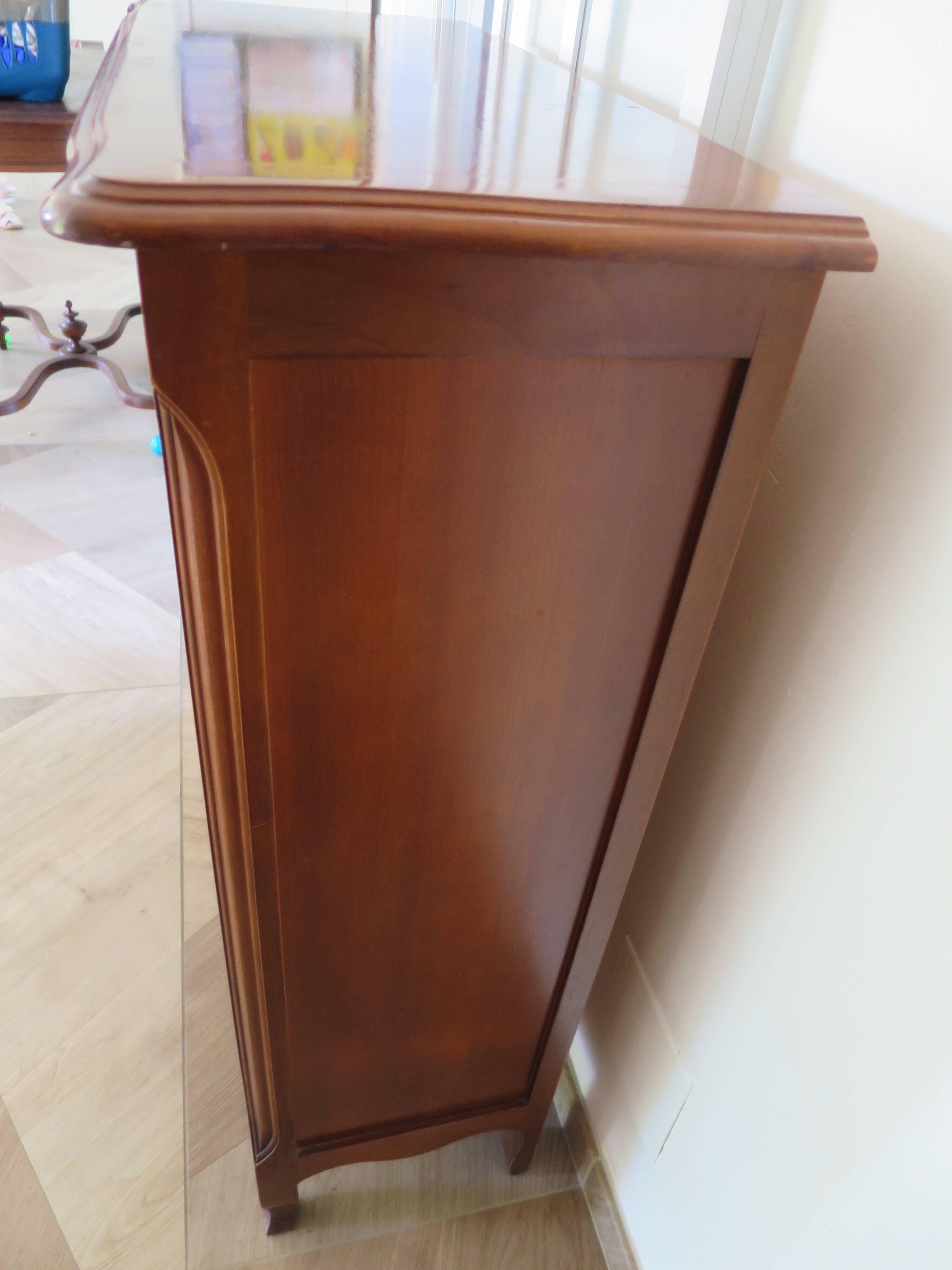 Beau bibus en merisier - 3 niveaux -Tablettes ajustables -Style Louis XV