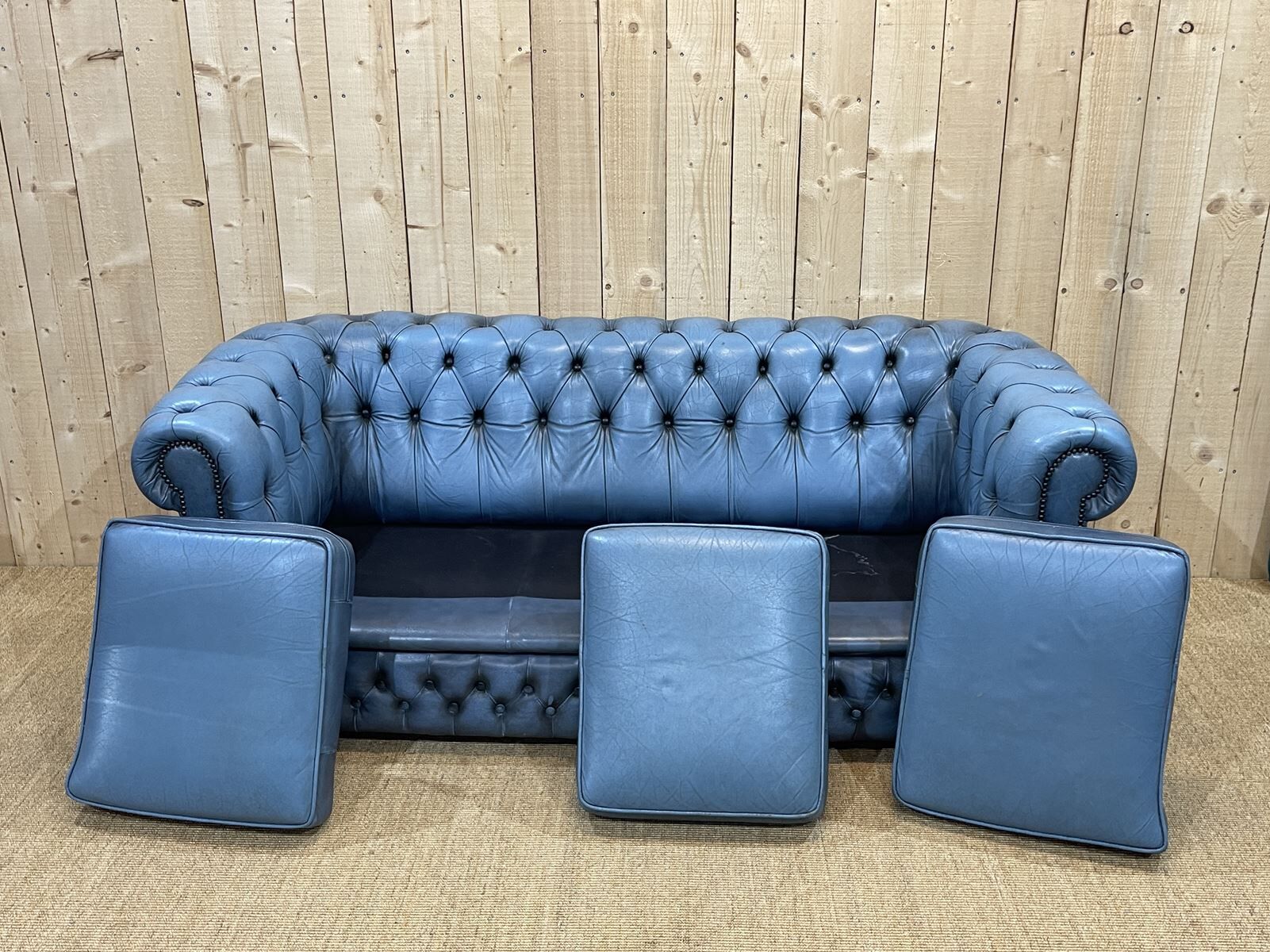 English Chesterfield 3-seater sofa in blue leather from the 1980s