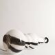 Lampe de table en verre artistique sculptural de style Murano, noir et blanc, années 1960.